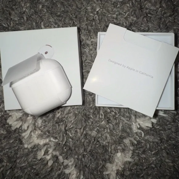 Apple White Wireless Earbuds